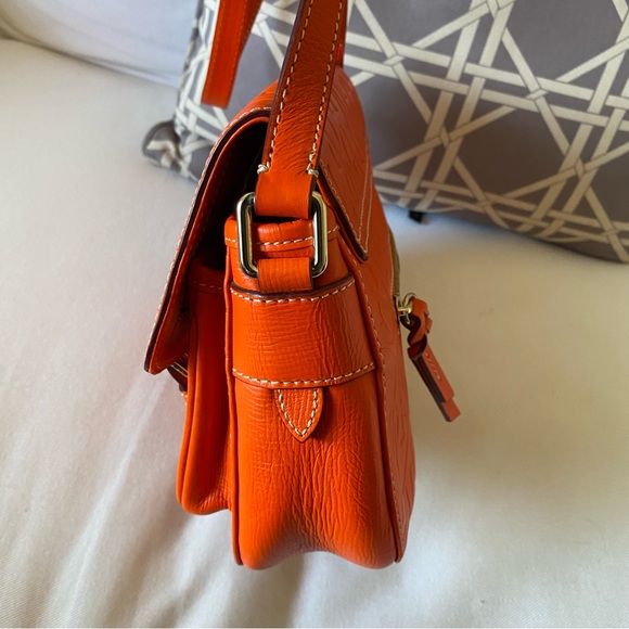 Dooney Bourke Orange Retro Embossed Safari Crossbody Messenger Bag HTF Pristine - Picture 4 of 11